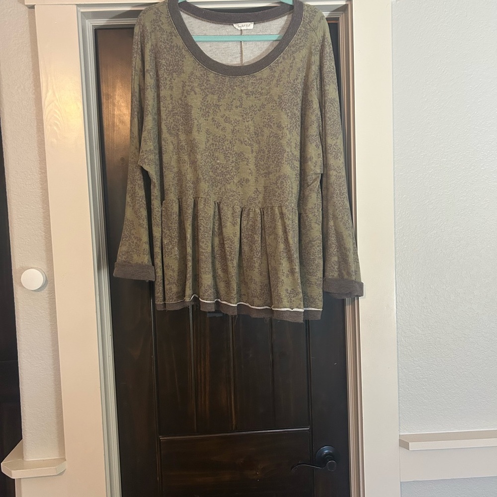 BUCKETLIST Green and Tan 3/4 Sleeve Peplum Blouse
